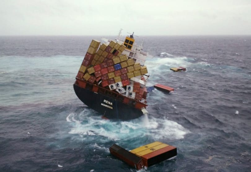 Fotó: kettétörhet az olajtanker Új-Zéland partjainál