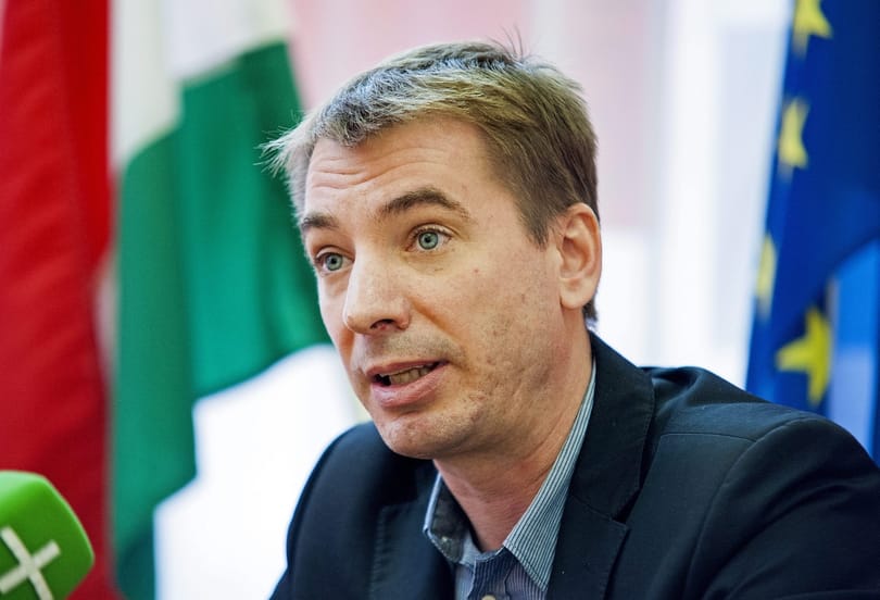 A kormány stikában babrált a paksi titkosításon?