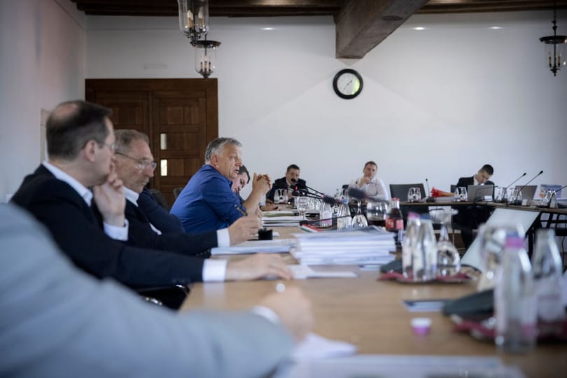 Orbán Viktor végre vagyonos ember lehet, és azzá teheti a kormány összes tagját is