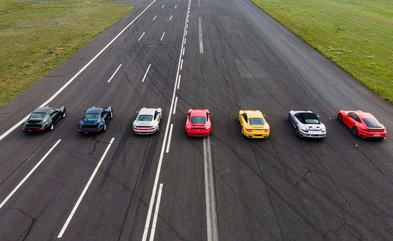 Így gyorsul egymás ellen hét generáció Porsche 911 Turbo 