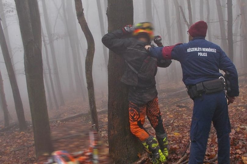 Terepmotorosokat fogtak a Börzsönyben, volt, aki menekült, más a természetvédelmi őrök ellen fordult