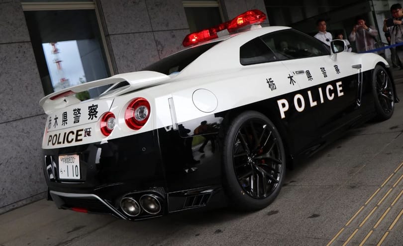 Godzilla a garázsban – 570 lóerős autót kaptak a japán rendőrök