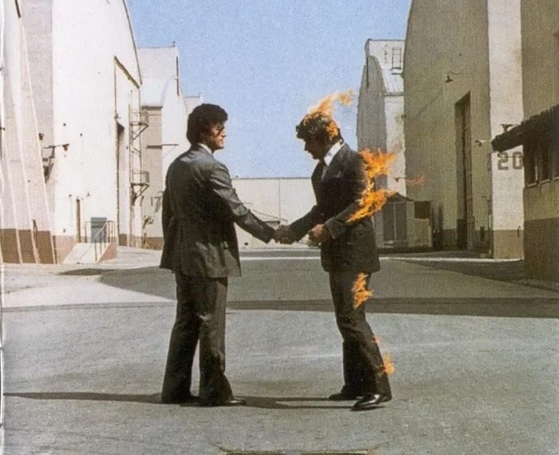 Meghalt a kaszkadőr, akit 1975-ben a Pink Floyd albumborítójának kedvéért gyújtottak fel