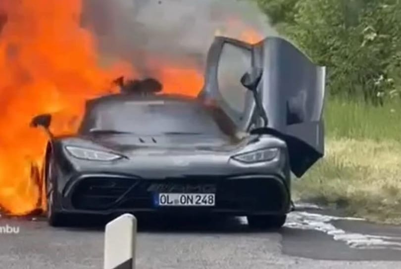 Porig égett egy F1-motoros utcai hiperautó – videó