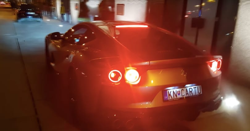 Videó: így vette birtokba 800 lóerős új Ferrariját a budapesti milliárdos