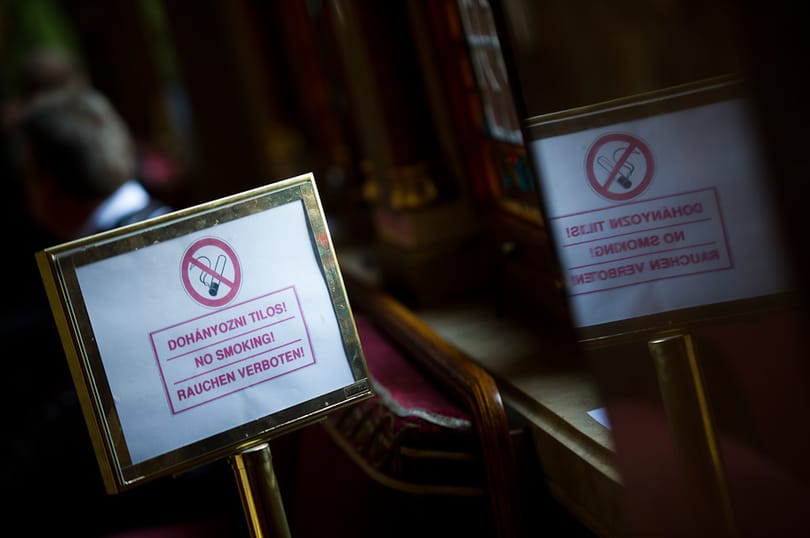 Már augusztus közepétől tilos a dohányzás az Parlamentben