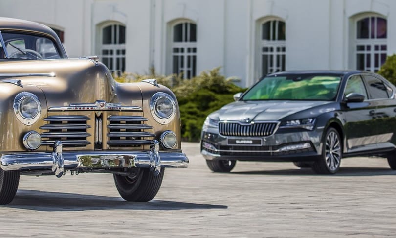 Škoda Superb beépített időgéppel: ilyen egy patika állapotú 71 éves példány