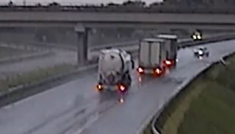 Az M3-ason történt balesettel mutatta meg a Magyar Közút, milyen veszélyes az „aquaplaning