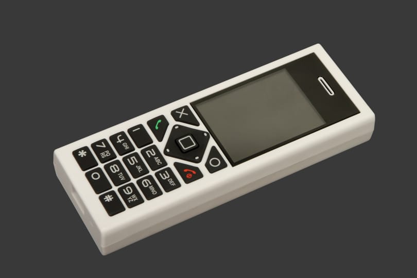 Itt a magyar fejlesztésű mobiltelefon, 10 ezret már meg is rendeltek belőle
