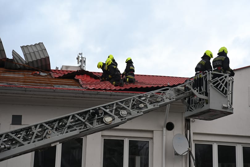 Lebontotta a vihar egy Penny Market tetejét Budapesten