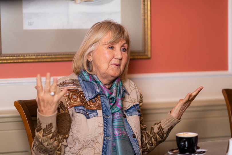 Balesetet szenvedett Halász Judit, de begipszelt lábbal is színpadra lép