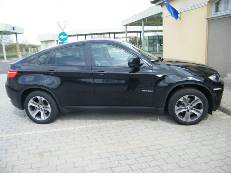 Holland sofőr bukott le egy körözött BMW X6-ossal – fotó