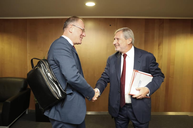 Navracsics: Menetrend szerint halad a magyar vállalások teljesítése