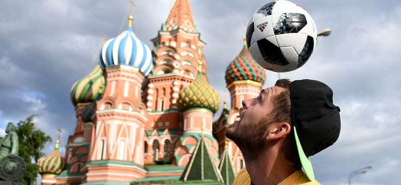 A finnyás nyugati szponzorok egy része kihátrált a FIFA mögül, mások nem ilyen aggályoskodók