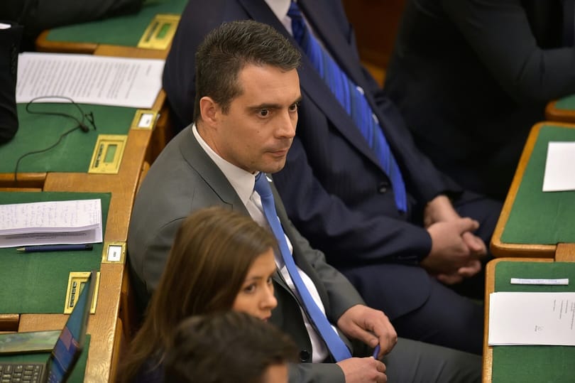 Szoknyagate: a Fidesz-frakció sajtóosztálya visszaszólt Orbánnak