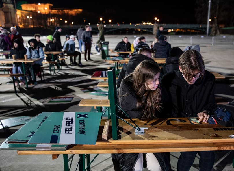 Egyszer majd lesz demokráciánk, addig meg kínunkban nevetünk