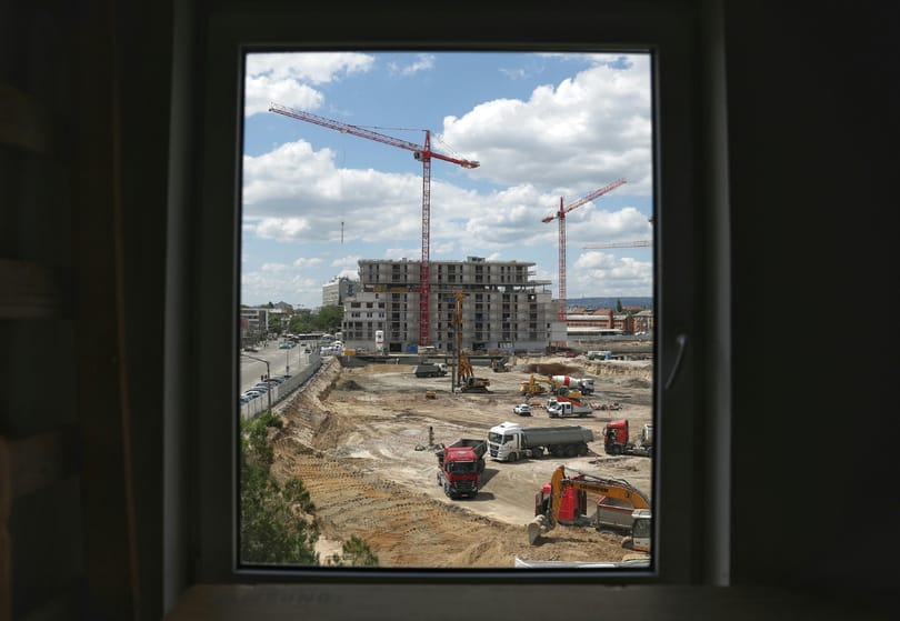 Az állam értékbecslés és kész tervek nélkül vette meg Tiborcz üzlettársától a zuglói új „városközpontot”