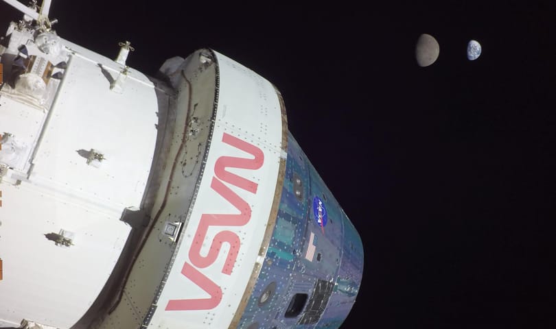 Kiszabadult a Hold „fogáságból” a NASA űrhajója, az Orion