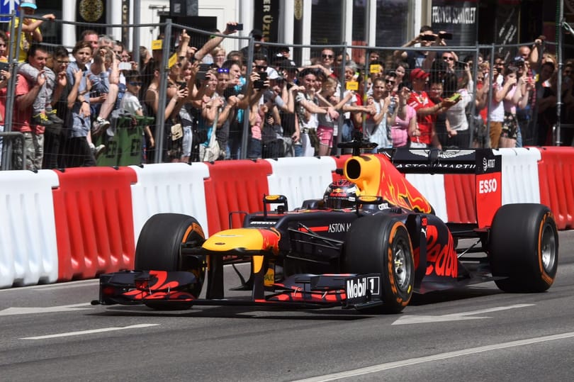 Motorszállítót váltanak Verstappenék