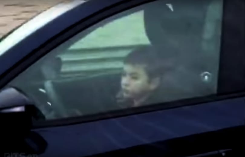 Ezért nagyon rossz ötlet gyereket ültetni a volán mögé