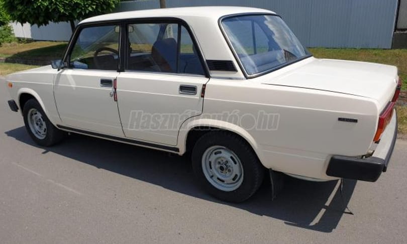 A rendszerváltás korába repít vissza ez az alig használt eladó kocka Lada