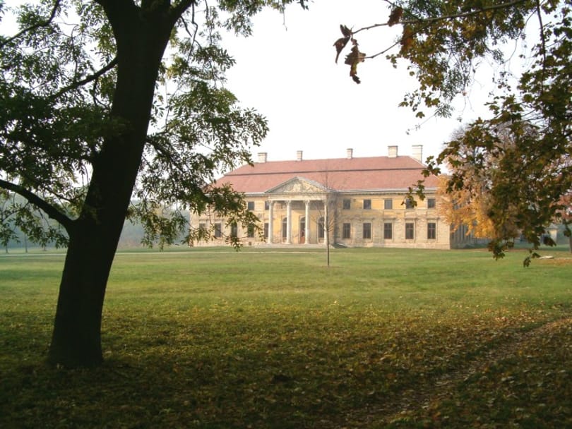 Laktanyából inkubátorház lesz Lovasberényben