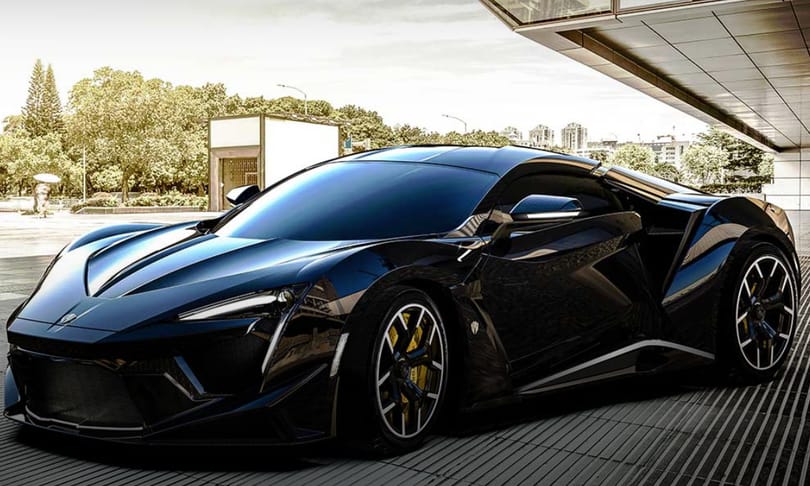 Őszinte benzinpusztító Dubajból: villanymotor nélküli, 350 millió forintos arab sportkocsi
