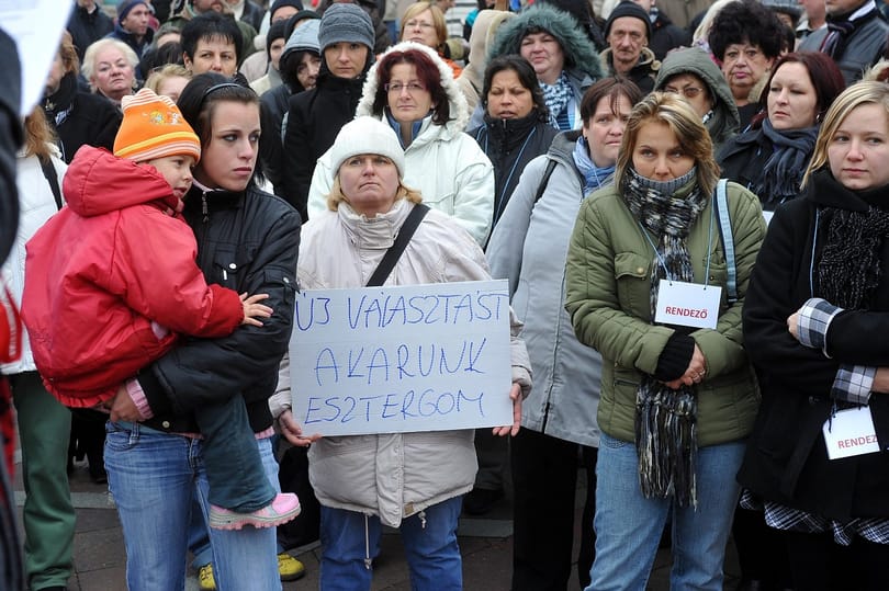 Példátlan felhatalmazás: népharag elől menekültek a fideszes képviselők