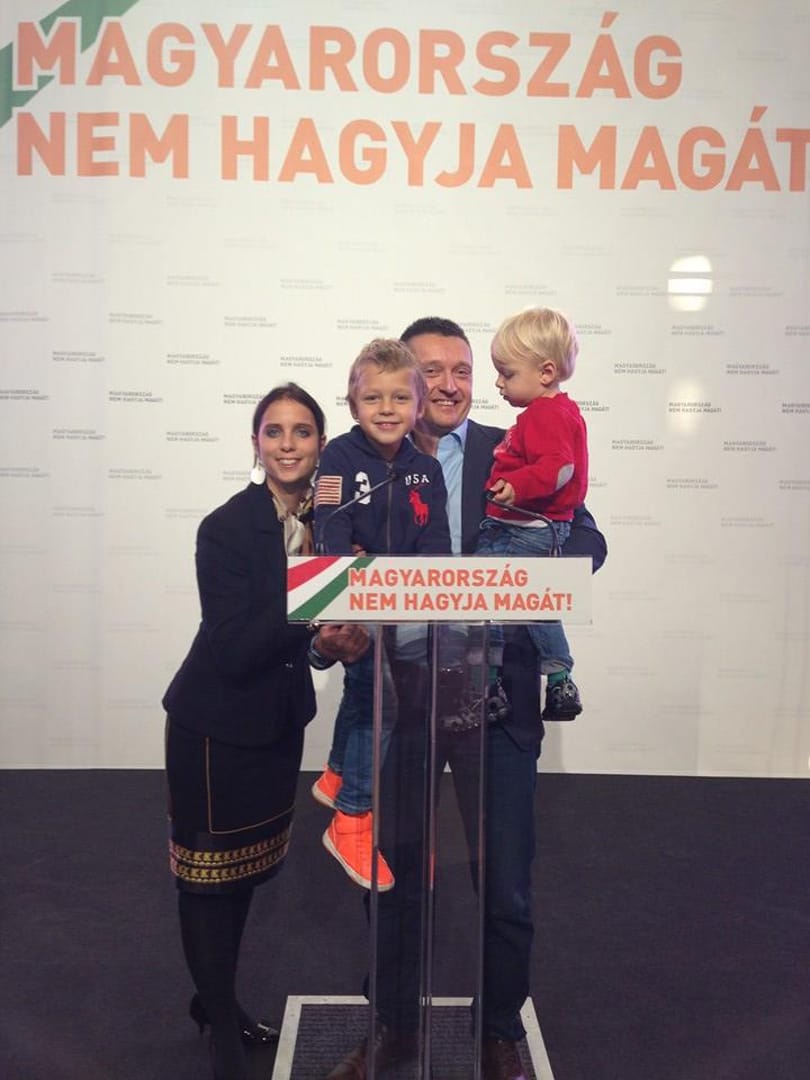 Fotó: Rogán Antal családjával robbantotta be a kampányt