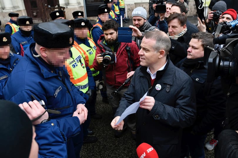 Jogsértő volt a Putyint kifütyülni készülő Juhász Péter igazoltatása