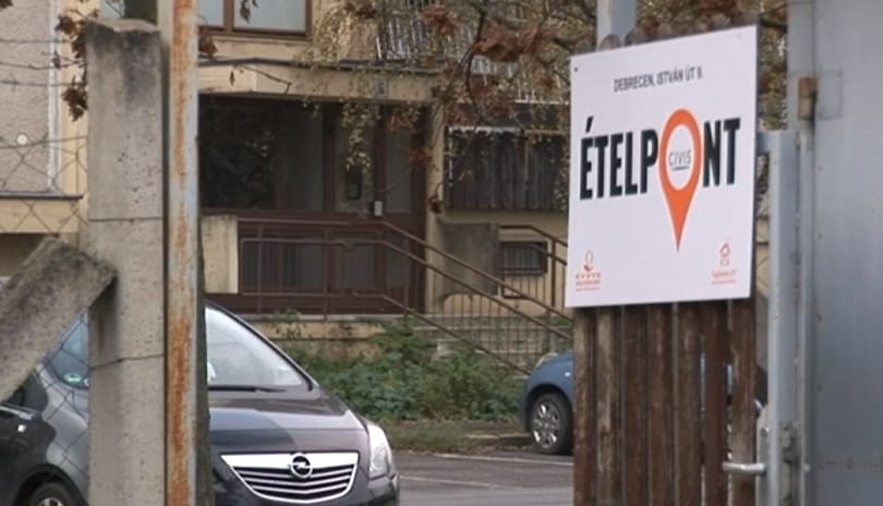 Meleg ételt osztanak naponta nyolcezer debreceninek