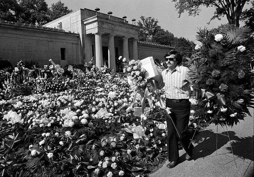 Eladó Elvis Presley kriptája