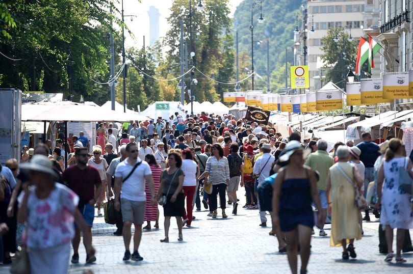 Pofátlan áron árulta a tócsnit egy felszámolás alatt álló cég az Ízek utcájában