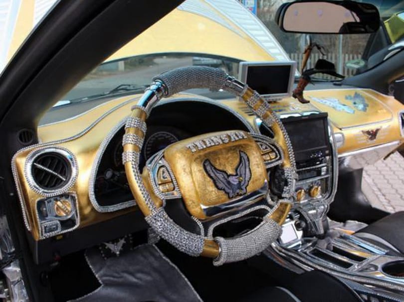 Autótuning perzsa módra: bearanyozták a Pontiac Trans Am-et