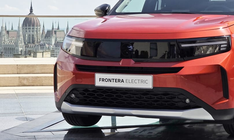 20 év után újra támad a Frontera, Budapestre érkezett a legújabb Opel