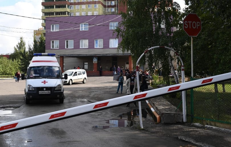„Éreztem az FSZB jelenlétét” – nyilvánosság elé állt a megmérgezett Navalnij egyik orvosa