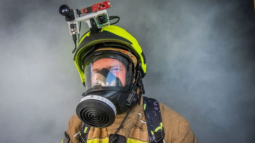 „Szupererőt” ad a tűzoltóknak az új sisak, amibe beköltöztették a mesterséges intelligenciát