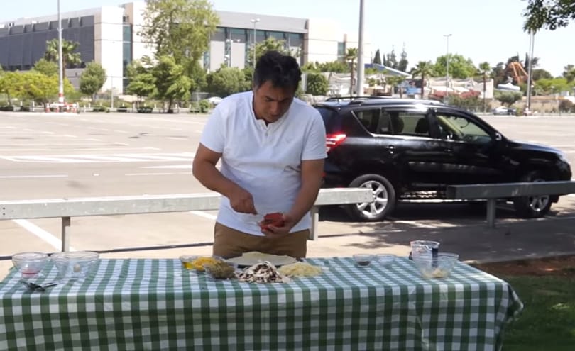 A gyerek nem pizza, hogy megsüljön a kocsiban - videó
