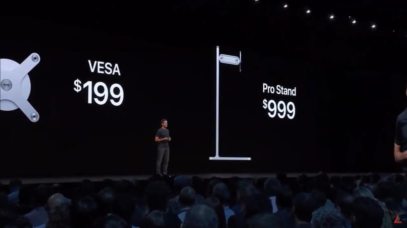 Videó: Így reagált a közönség, amikor az Apple bemutatta a 999 dolláros monitorállványt
