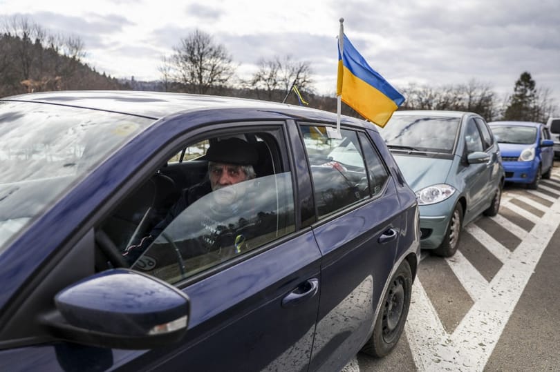 Átvállalják a biztosítók a zöldkártya nélkül érkező ukrán autók kötelezőjét