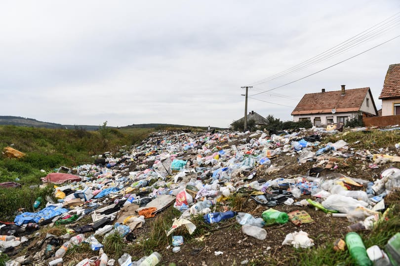 Csak kiváltságosok kapnak milliárdokat szemétkupacok eltüntetésére
