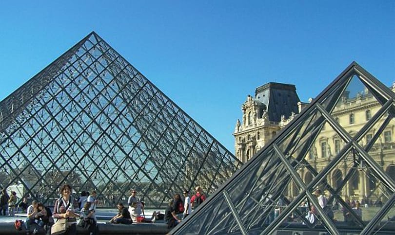 Áttér a ledes világításra a párizsi Louvre