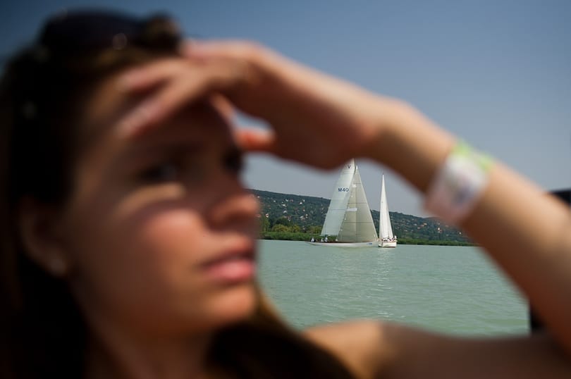 Mentik a Balatonon bajba jutott vitorlásokat