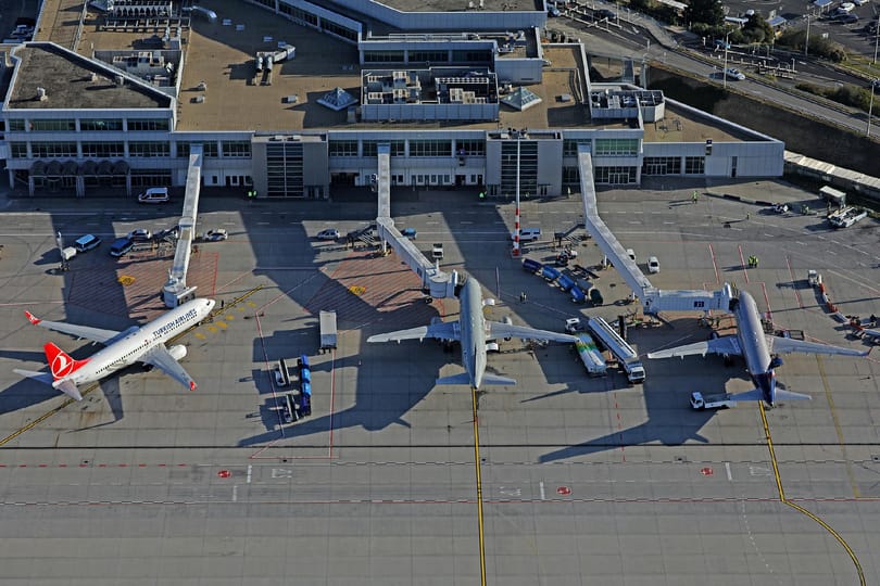 Egy francia céggel közösen veheti meg az állam a ferihegyi repteret