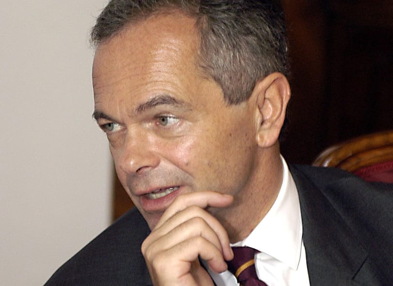 Az Erste vezére bocsánatot kért a politikusoktól