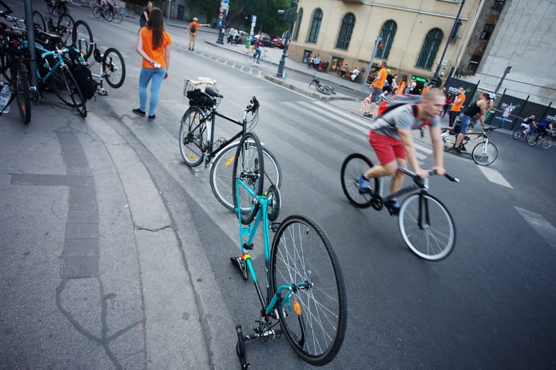 Egészségesebb kerékpározni nagyvárosokban, mint autóba ülni
