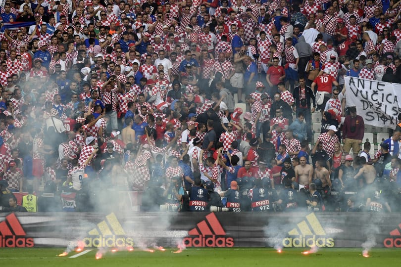 Vizsgálódik az UEFA a horvátok és a törökök miatt is