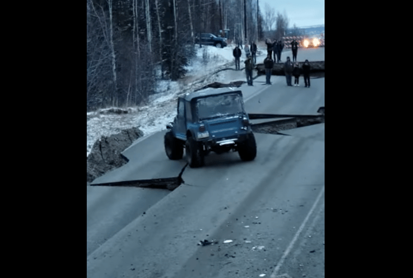 Videó: Alaszka a földrengés után, most nem divatterepjáróknak való vidék