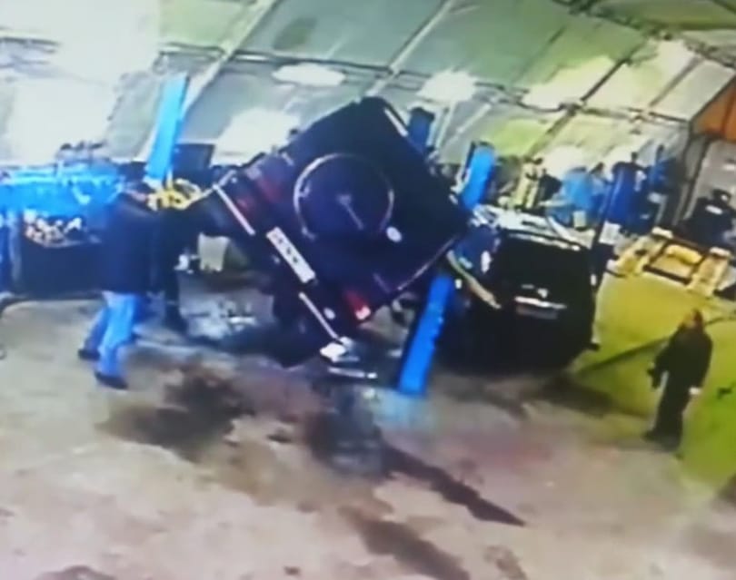 Ilyen pancserekre soha ne bízzunk G-osztályos Mercit – videó