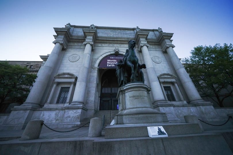 Theodore Roosevelt rasszistának kinéző szobrának is mennie kell